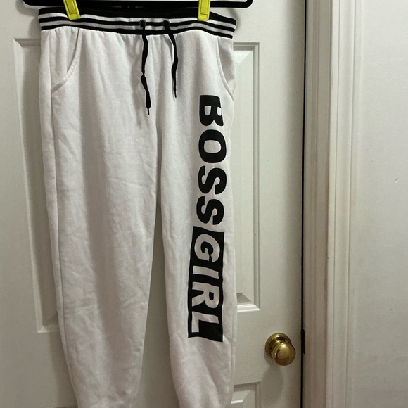 Rue 21—White Size M Polyester/Cotton Sweatpants/Joggers w/Black 'BOSS GIRL' Text - Picture 8 of 8